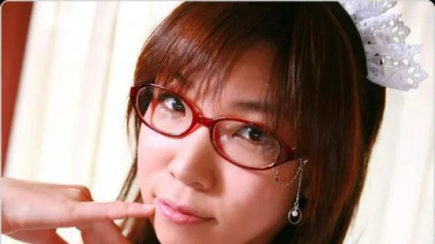 平川小雪：どスケベメイドは眼鏡っ子