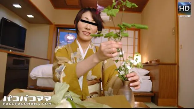 多岐川秀美：生け花を嗜む女