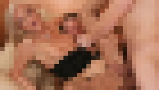 パール：金髪熟女の両穴同時挿しに絶頂!