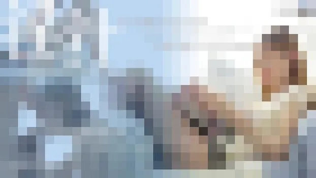 エビィー：疼く火照りを抑えきれず昼間から若い男を連れ込み・・ 淫汁