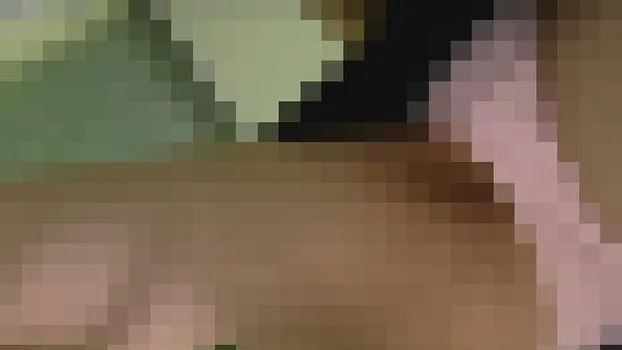 脚立に登った無防備なOLさんの股間を逆さ撮り