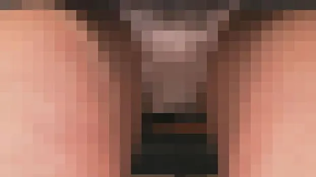 パチンコに熱中しすぎてお股が緩くなった熟女達のパンチラ盗撮