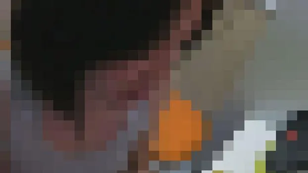 パチンコに熱中している女性の胸ポッチ盗撮