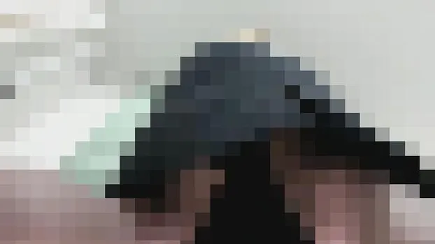 熱心に掃除をおこなっているOLの股間ズームUP盗撮