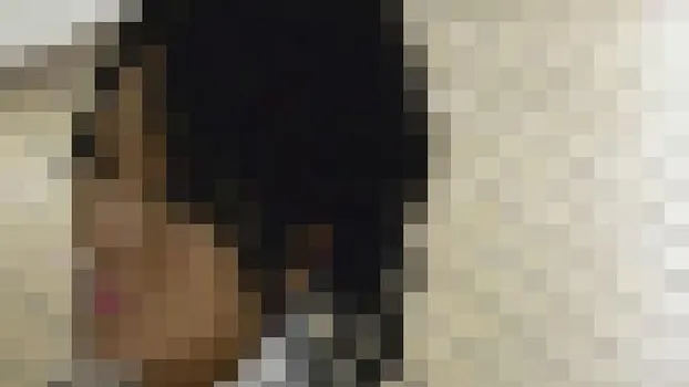 社内に取り付けられた自動販売機パンチラ