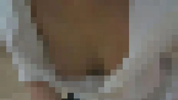 バランスボールではち切れんばかりに反られた胸チラ盗撮 6