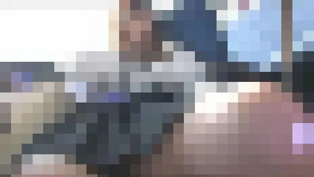 エリートサラリーマンの趣味は通勤途中のバス車内でのパンチラ盗撮 5