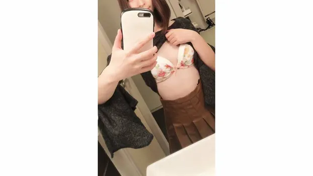 ※本編顔出し【つるつるパイパン】【結婚歴2年】生活費を工面するため夫以外のチンポを初挿入ｗ欲求不満すぎる人妻とパコパコ→びしょ濡れマンコに勝手に生ハメ中出し！